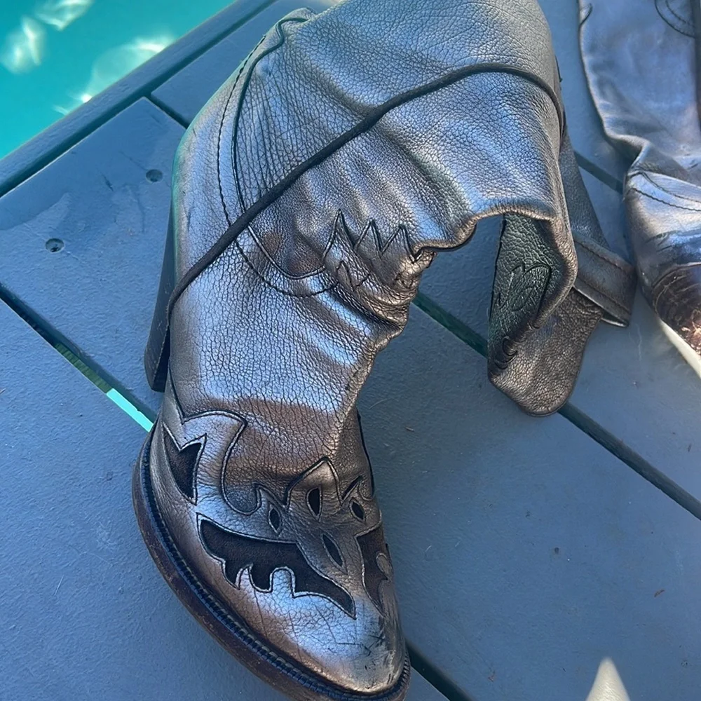 Boots - Picture 3 of 5